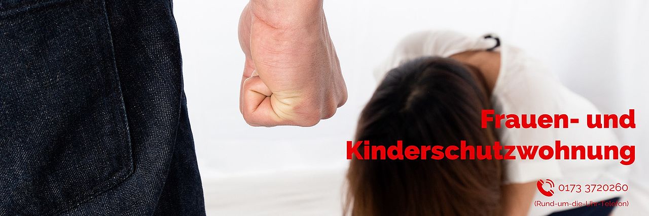 Mann mit Faust, Frauen- und Kinderschutzwohnung